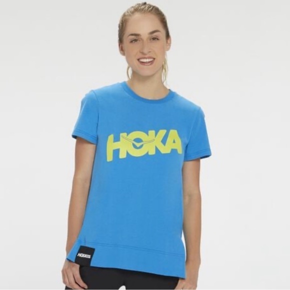 NWT Hoka Women’s Graphic Brand Short Sleeve Tee in Blue - Picture 1 of 9